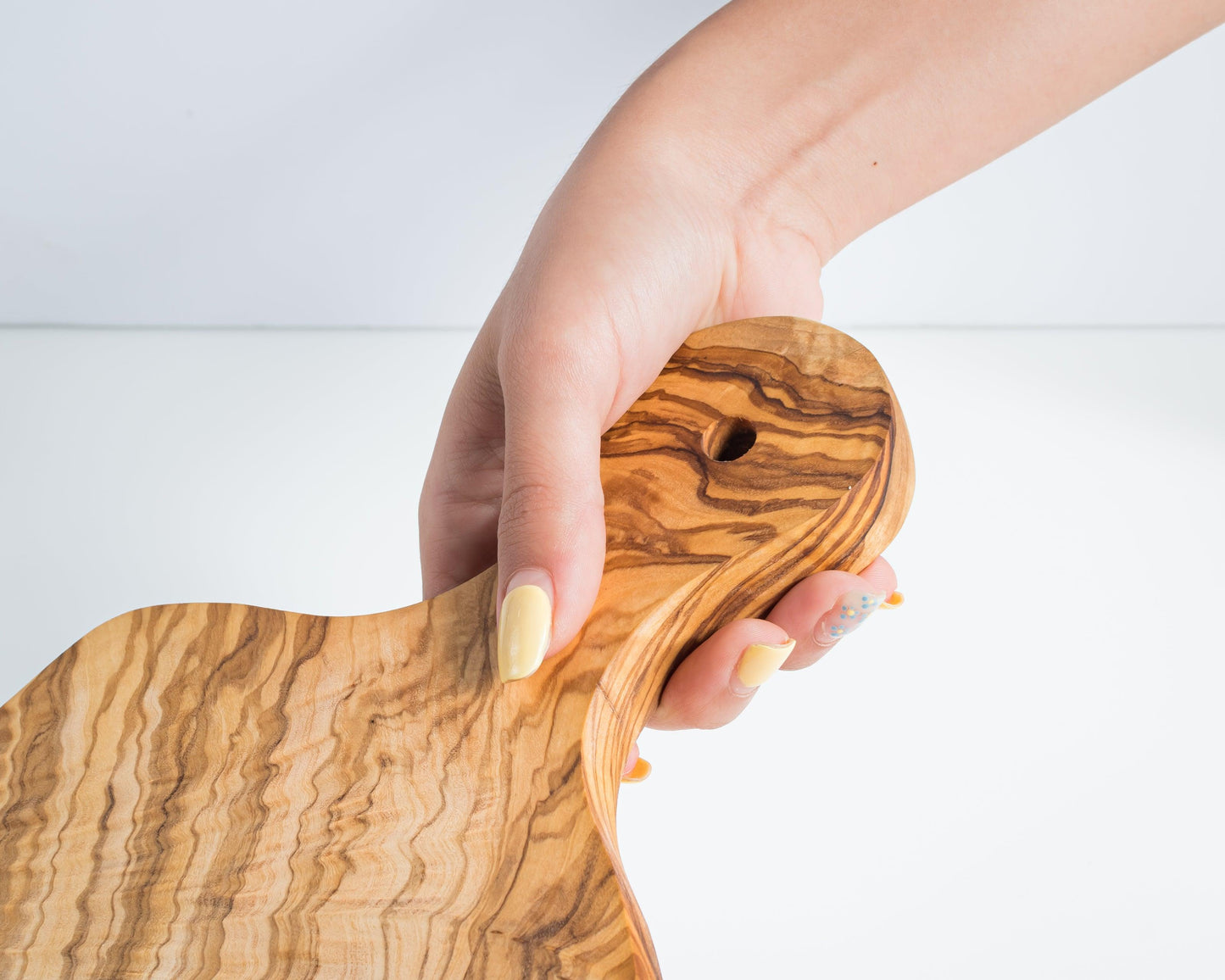 Planche en bois d'olivier avec poignée - 35x17 cm