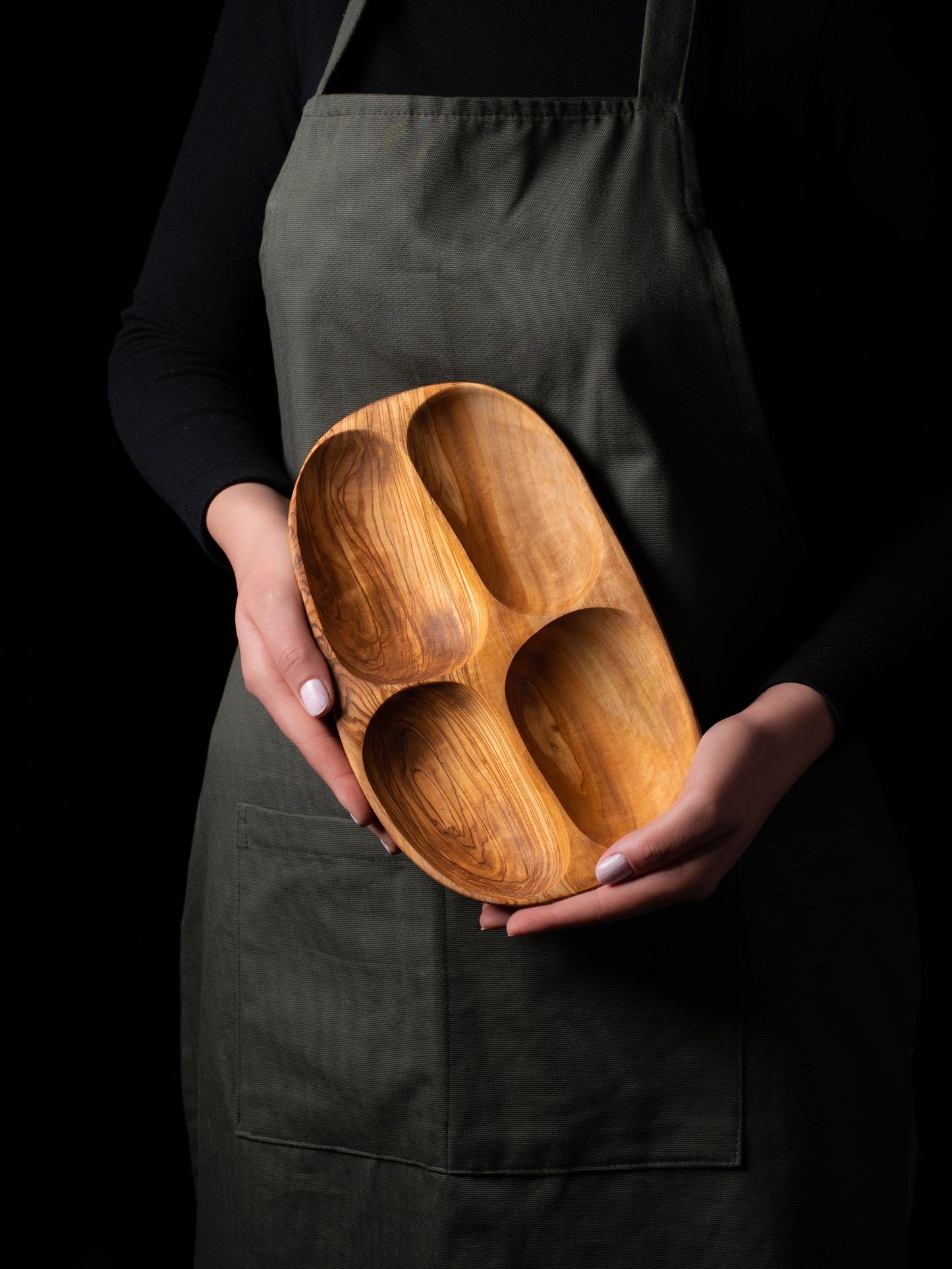 Assiette à snacks en bois d'olivier à 4 compartiments