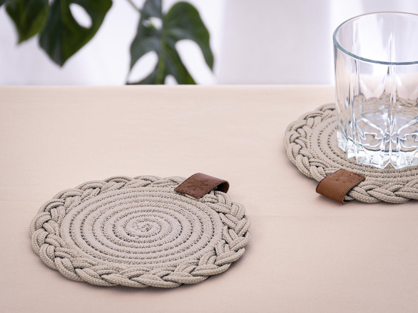 Lot de 2 Sous-Verres avec Bord Tressé Ronds de diamètre 15 cm