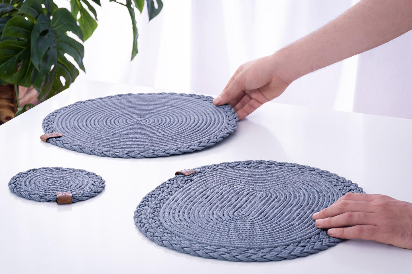 Lot de 2 Sets de Table Ronds en Coton de 32 cm avec Bord Tressé